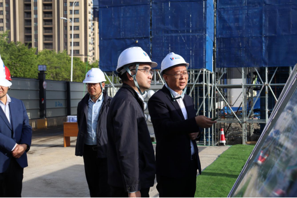 市國資委主任帶隊(duì)調(diào)研青島城鐵智能建造科技有限公司及重慶路快速路項(xiàng)目建設(shè)情況.png